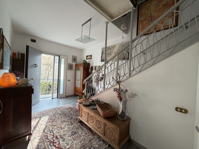 Nel pieno centro di Battaglia Terme, in posizione estremamente comoda ai principali collegamenti ...