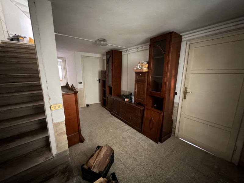 Nel pieno centro di Battaglia Terme, in posizione estremamente comoda ai principali collegamenti ...