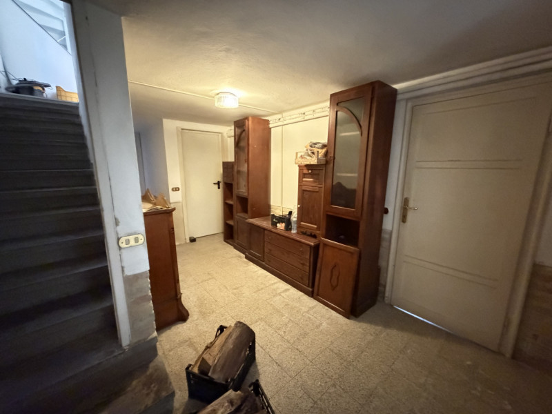 Nel pieno centro di Battaglia Terme, in posizione estremamente comoda ai principali collegamenti ...