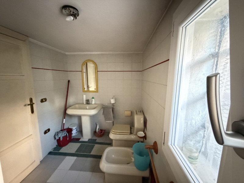 Nel pieno centro di Battaglia Terme, in posizione estremamente comoda ai principali collegamenti ...