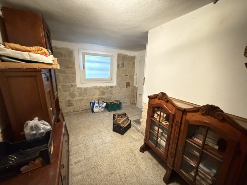 Nel pieno centro di Battaglia Terme, in posizione estremamente comoda ai principali collegamenti ...