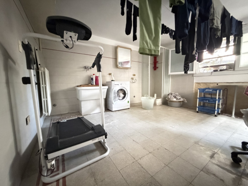 Nel pieno centro di Battaglia Terme, in posizione estremamente comoda ai principali collegamenti ...