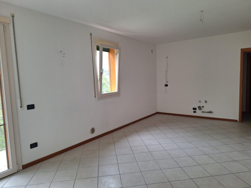 MONTE DI MALO - PRIABONA: in zona residenziale tranquilla, affittasi TRILOCALE NON ARREDATO al pr...
