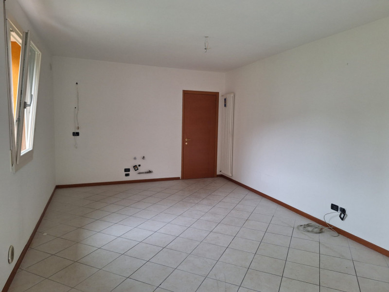 MONTE DI MALO - PRIABONA: in zona residenziale tranquilla, affittasi TRILOCALE NON ARREDATO al pr...