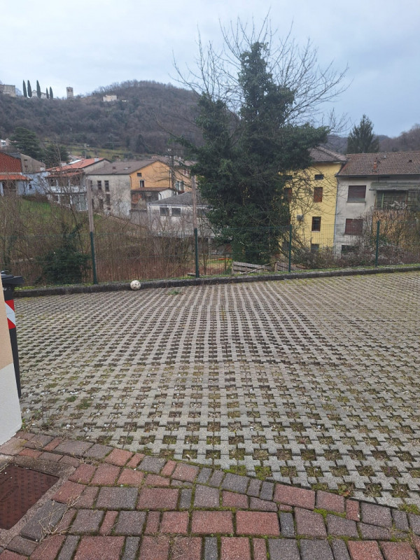 MONTE DI MALO - PRIABONA: in zona residenziale tranquilla, affittasi TRILOCALE NON ARREDATO al pr...
