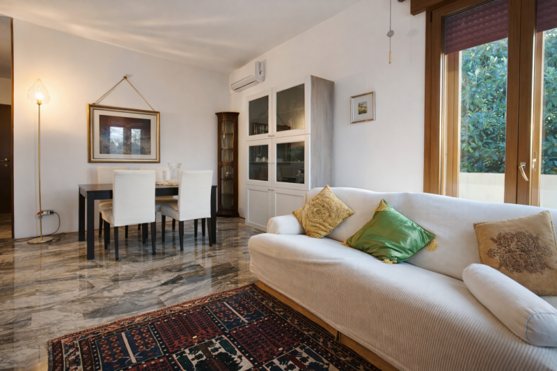 Si propone in esclusiva appartamento in splendida zona residenziale comoda ai principali servizi ...