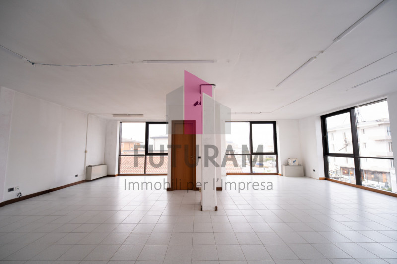 TORRI DI QUARTESOLO- 19FIL - PER INFO 0444/310220

Opportunità unica nel centro di Torri di Quart...