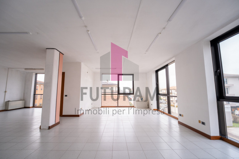 TORRI DI QUARTESOLO- 19FIL - PER INFO 0444/310220

Opportunità unica nel centro di Torri di Quart...