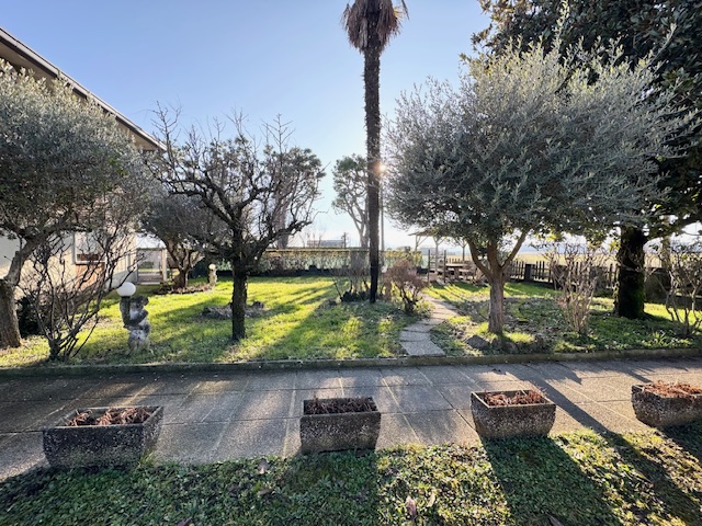 TRAMBACCHE DI VEGGIANO (PD) Porzione di Bifamiliare al piano 1° ed ultimo con ingresso indipenden...