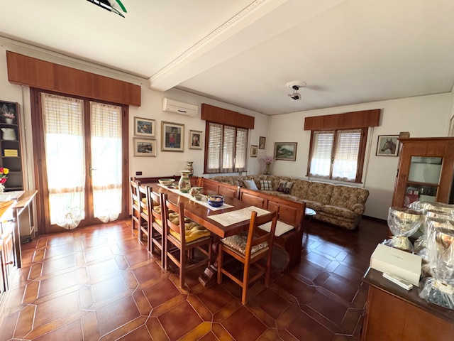 TRAMBACCHE DI VEGGIANO (PD) Porzione di Bifamiliare al piano 1° ed ultimo con ingresso indipenden...