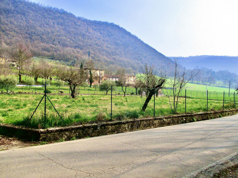 In posizione panoramica e riservata, immerso nel verde della località Valdilonte a Castelgomberto...