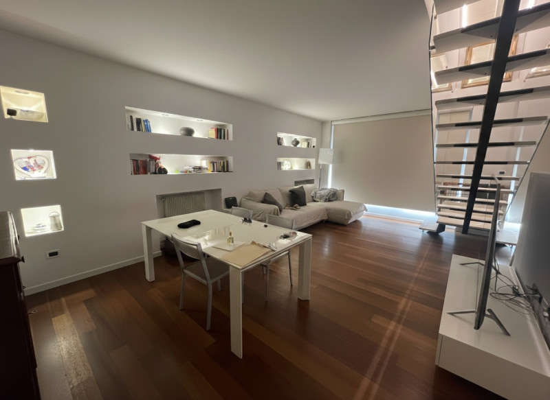 In posizione centralissima a Mestrino, proponiamo in vendita un raffinato appartamento duplex di ...