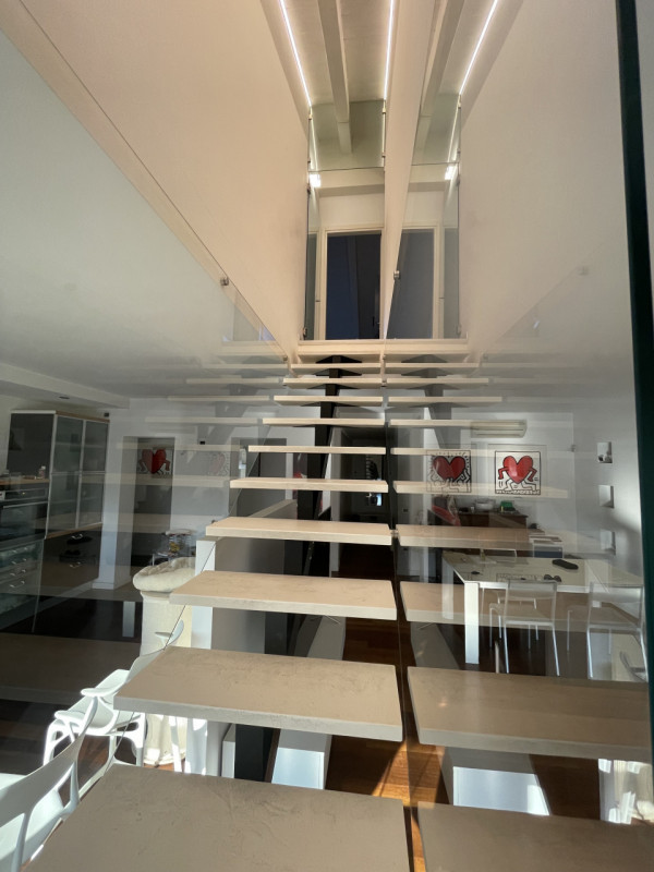 In posizione centralissima a Mestrino, proponiamo in vendita un raffinato appartamento duplex di ...