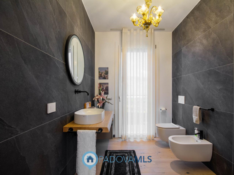 Immobile in esclusiva al Gruppo Padova MLS

Nel cuore del prestigioso quartiere di Borgoricco a P...