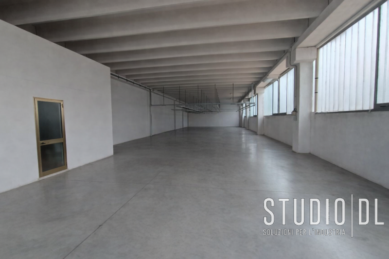 Proponiamo in vendita un laboratorio industriale situato nella zona produttiva di San Vito di Leg...