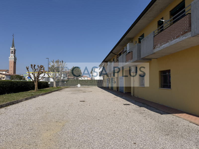 Campo San Martino, in un quartiere vicino ai principali servizi e alle nuove costruzioni, in una ...