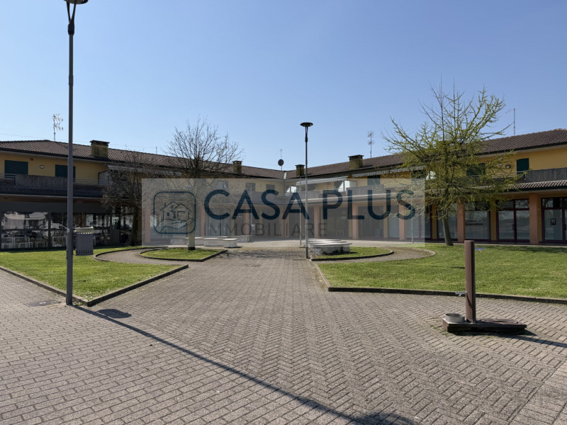 Campo San Martino, in un quartiere vicino ai principali servizi e alle nuove costruzioni, in una ...