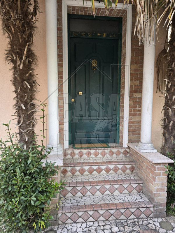 Rif. PDAFF     Marilena 3277153302
Grazioso appartamento con giardino privato – 50 mq

In zona tr...