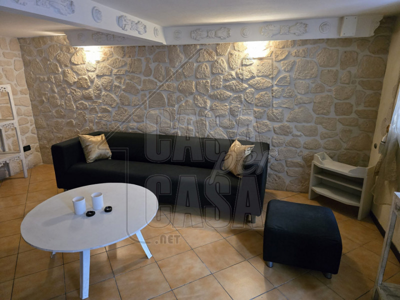 Rif. PDAFF     Marilena 3277153302
Grazioso appartamento con giardino privato – 50 mq

In zona tr...