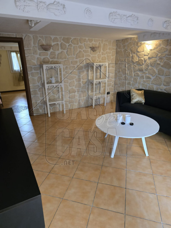 Rif. PDAFF     Marilena 3277153302
Grazioso appartamento con giardino privato – 50 mq

In zona tr...