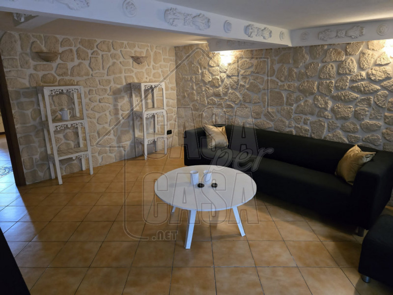 Rif. PDAFF     Marilena 3277153302
Grazioso appartamento con giardino privato – 50 mq

In zona tr...