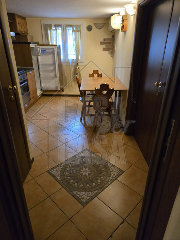 Rif. PDAFF     Marilena 3277153302
Grazioso appartamento con giardino privato – 50 mq

In zona tr...