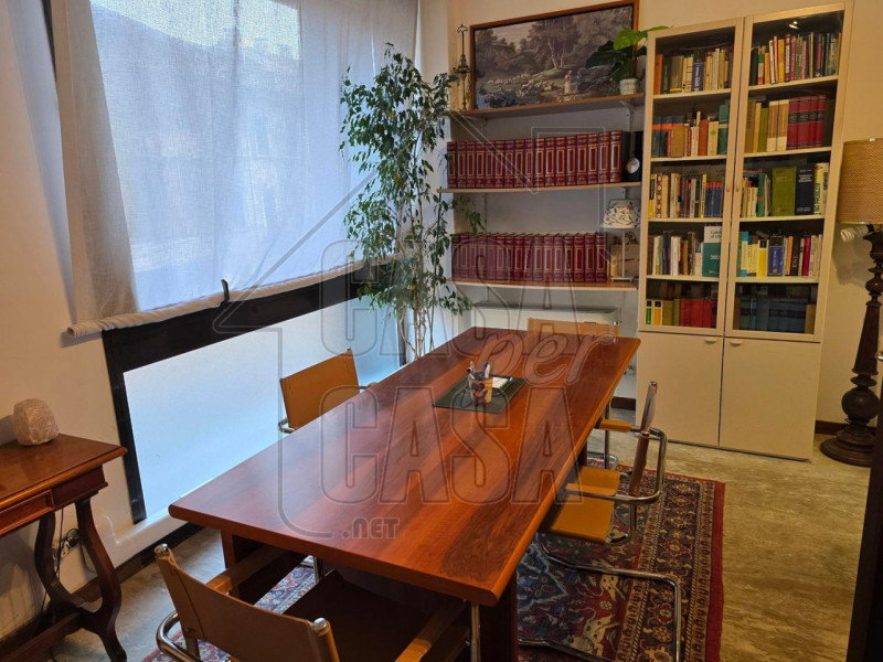 PDDEG   Marilena 3277153302
Ufficio arredato con possibilità di cambio destinazione

In posizione...