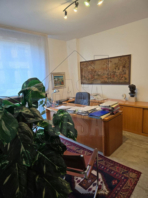 PDDEG   Marilena 3277153302
Ufficio arredato con possibilità di cambio destinazione

In posizione...