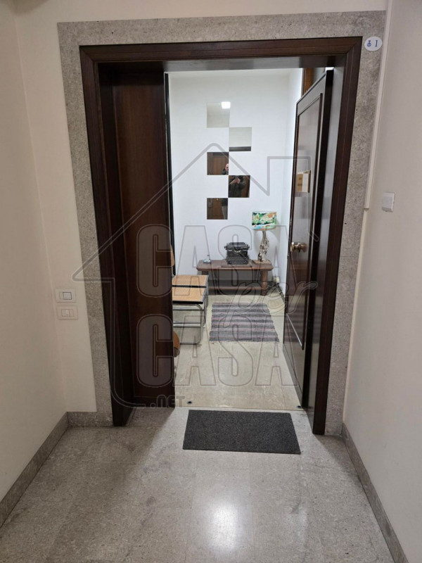 PDDEG   Marilena 3277153302
Ufficio arredato con possibilità di cambio destinazione

In posizione...