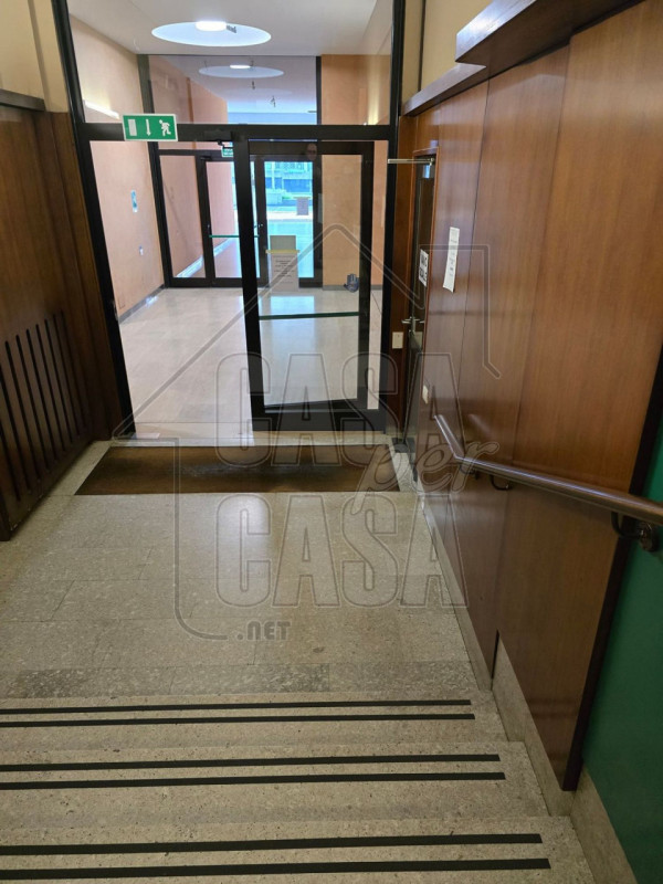 PDDEG   Marilena 3277153302
Ufficio arredato con possibilità di cambio destinazione

In posizione...