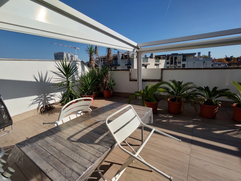 SAVONAROLA – PORTA TRENTO | ATTICO CON TERRAZZA 50 MQ E VISTA PANORAMICA SUL CENTRO STORICO

Scop...