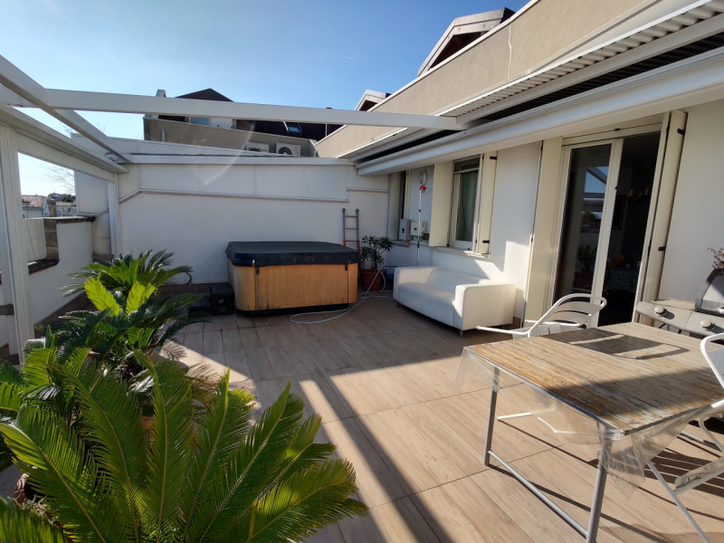 SAVONAROLA – PORTA TRENTO | ATTICO CON TERRAZZA 50 MQ E VISTA PANORAMICA SUL CENTRO STORICO

Scop...