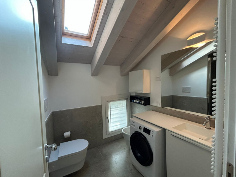 Nella splendida cornice del centro storico, con affaccio suggestivo sui tetti cittadini, proponia...