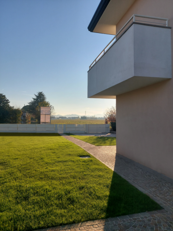 MANDRIA: BIFAMILIARE PERSONALIZZABILE CON INCANTEVOLE GIARDINO €.390.000 - rif.CL506

In zona tra...