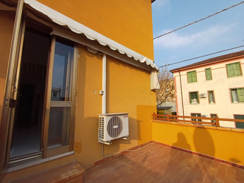 Nel cuore di Vicenza, in una delle zone più richieste e apprezzate della città, proponiamo in ven...