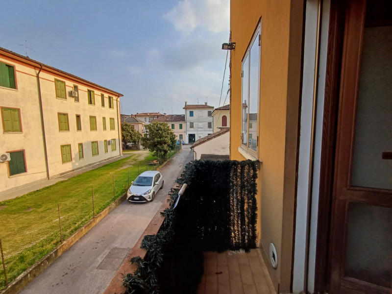 Nel cuore di Vicenza, in una delle zone più richieste e apprezzate della città, proponiamo in ven...