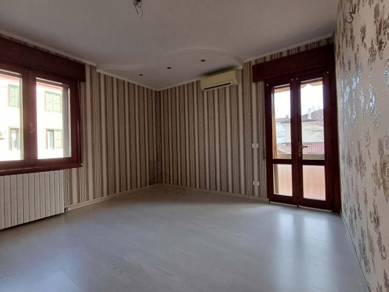 Nel cuore di Vicenza, in una delle zone più richieste e apprezzate della città, proponiamo in ven...