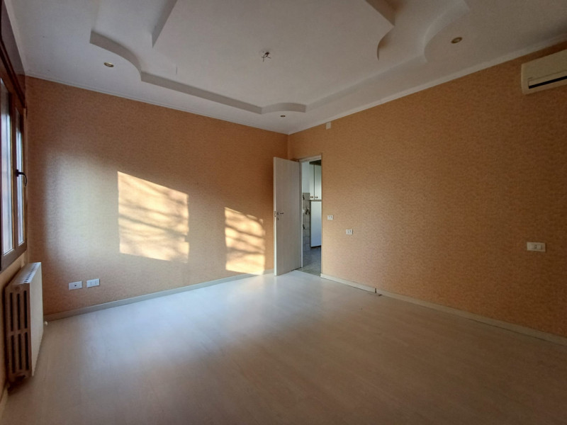 Nel cuore di Vicenza, in una delle zone più richieste e apprezzate della città, proponiamo in ven...