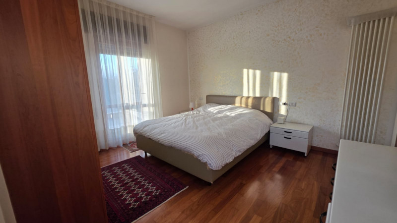 vendesi bifamiliare disposta su 2 piani fuori terra composta da: ingresso, ampio salotto, cucina ...