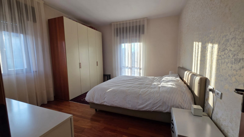 vendesi bifamiliare disposta su 2 piani fuori terra composta da: ingresso, ampio salotto, cucina ...