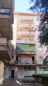 Rif. A.A.50-25

Vendita all'asta - appartamento al 3° piano con garage in data 24 aprile 2026

De...