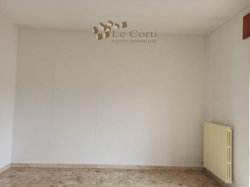 In posizione tranquilla, proponiamo appartamento posto al secondo piano di una palazzina di 4 uni...