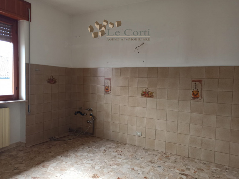 In posizione tranquilla, proponiamo appartamento posto al secondo piano di una palazzina di 4 uni...