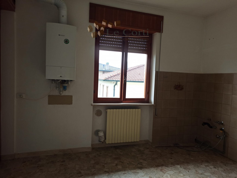 In posizione tranquilla, proponiamo appartamento posto al secondo piano di una palazzina di 4 uni...