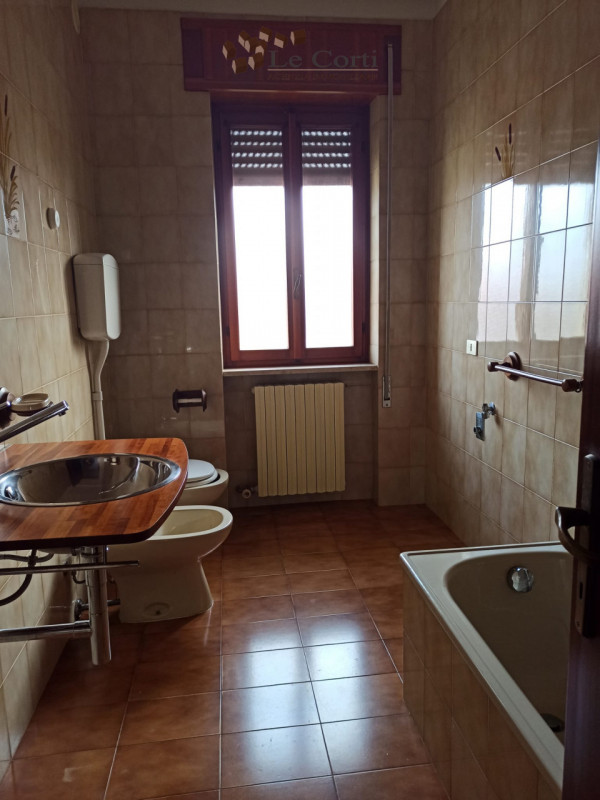 In posizione tranquilla, proponiamo appartamento posto al secondo piano di una palazzina di 4 uni...