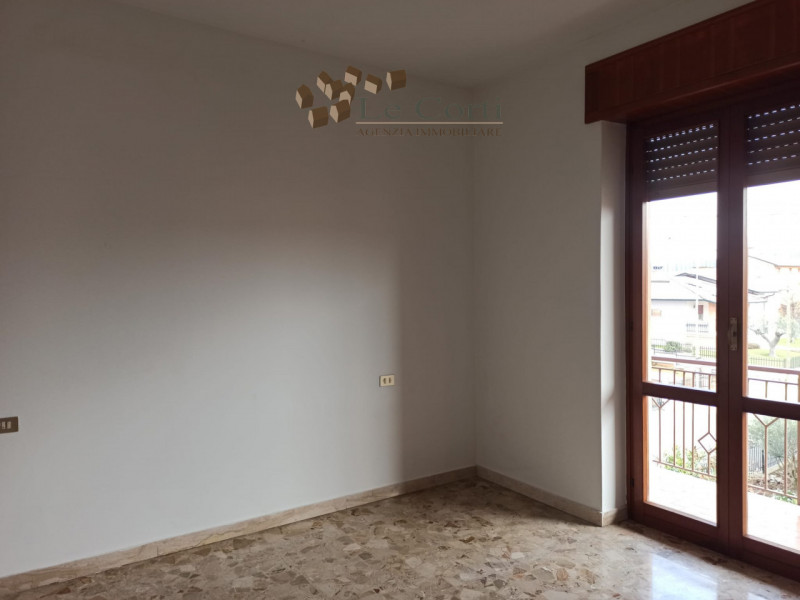 In posizione tranquilla, proponiamo appartamento posto al secondo piano di una palazzina di 4 uni...