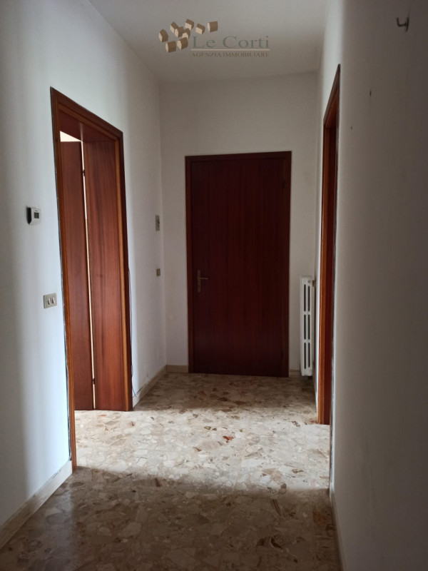 In posizione tranquilla, proponiamo appartamento posto al secondo piano di una palazzina di 4 uni...