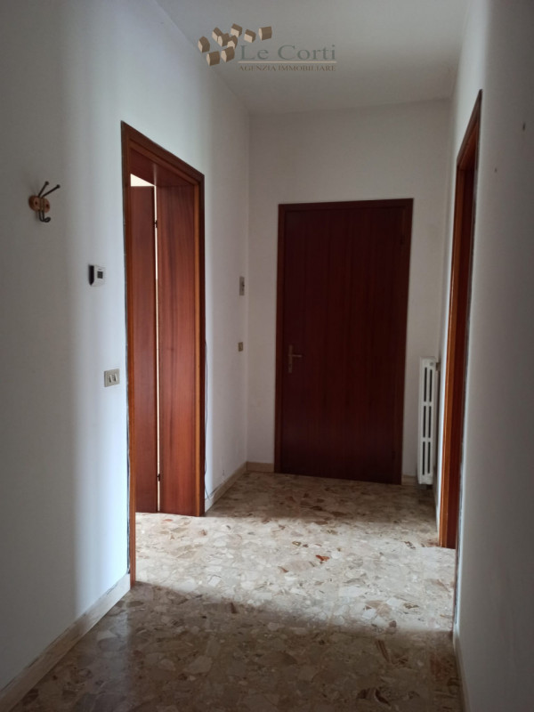 In posizione tranquilla, proponiamo appartamento posto al secondo piano di una palazzina di 4 uni...