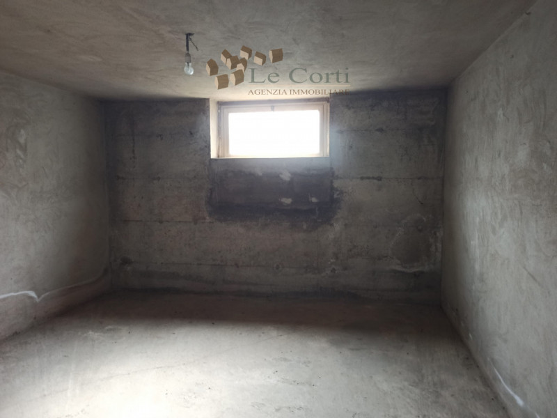 In posizione tranquilla, proponiamo appartamento posto al secondo piano di una palazzina di 4 uni...