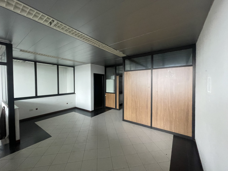 SACCOLONGO Nella zona industriale-artigianale di Saccolongo, a 2,5 km della uscita 4 della tangen...